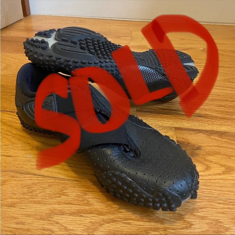 “Vintage” puma black velcro shoes from early 2000s - size 6.5 womens
